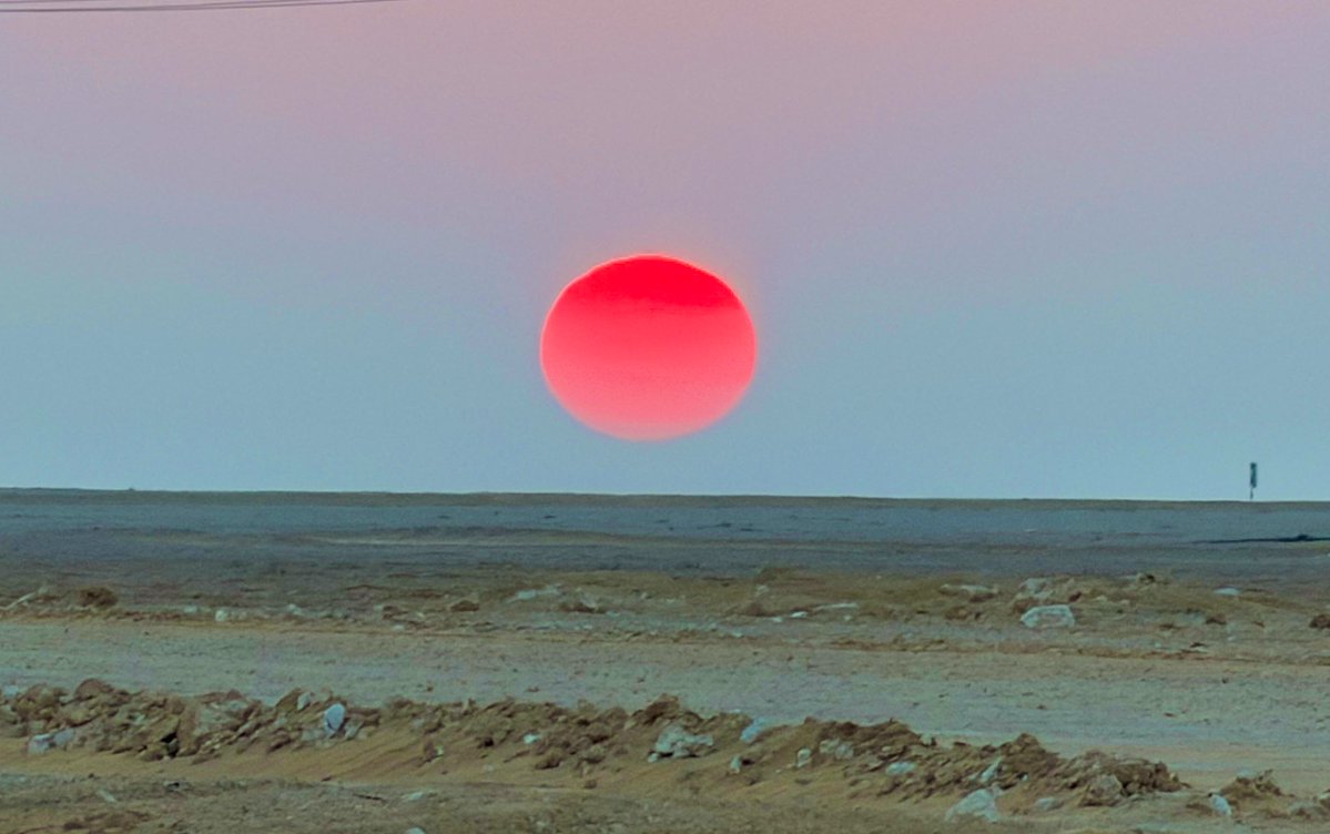 Aautoprivate's tweet image. تم  نے  لُوٹا  ہے  صدیوں  ہمارا  سکوں
اب  نہ  ہم  پر  چلے  گا  تمہارا  فسوں
چارہ  گر  دردمندوں  كے  بنتے  ہو  کیوں
تم  نہیں  چارہ  گر  کوئی  مانے  مگر

میں  نہیں  مانتا،  میں  نہیں  جانتا… 

#MiK📸