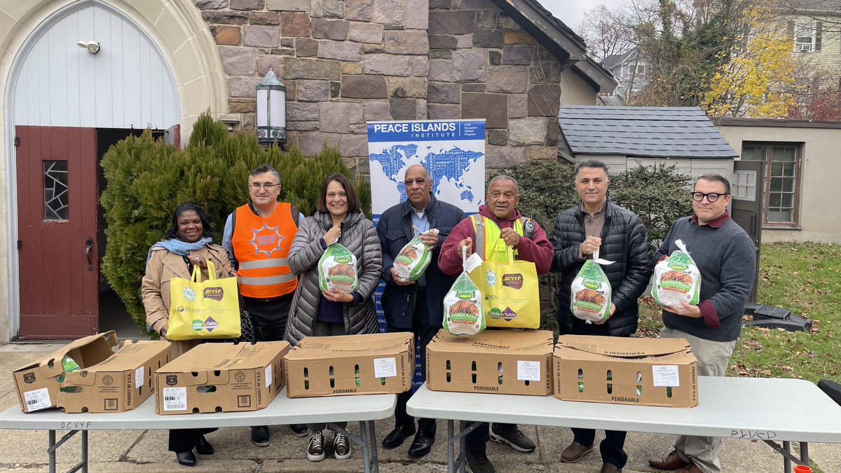 NJLD37's tweet image. Gordon and Shama joined DCVYP at St Paul’s Episcopal Church for their turkey distribution event this morning, alongside volunteers from the Peace Islands Institute.