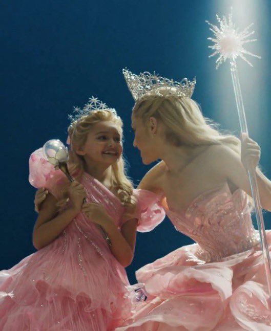 wickedcomfort's tweet image. the galindas and the elphies 💚🩷