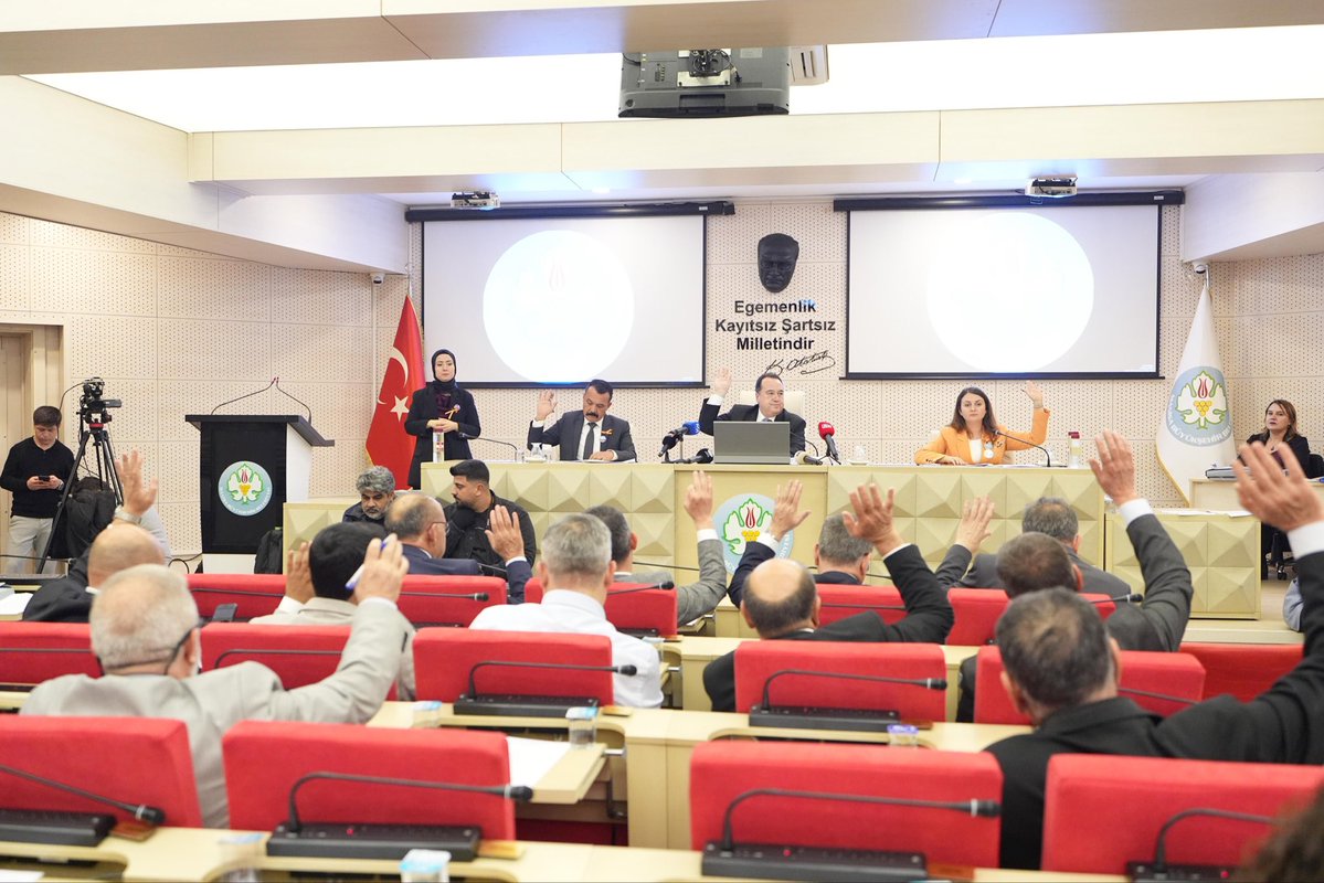 besimecz's tweet image. Manisa Büyükşehir Belediye Meclisimiz ve MASKİ Genel Kurulumuzun ikinci oturumlarını bugün tamamladık. Toplantımızda, Manisa’mıza değer katacak gündem maddelerini, kıymetli meclis üyesi arkadaşlarımızla birlikte görüşerek karara bağladık.

Ayrıca yatırımlarımızı öncelediğimiz…