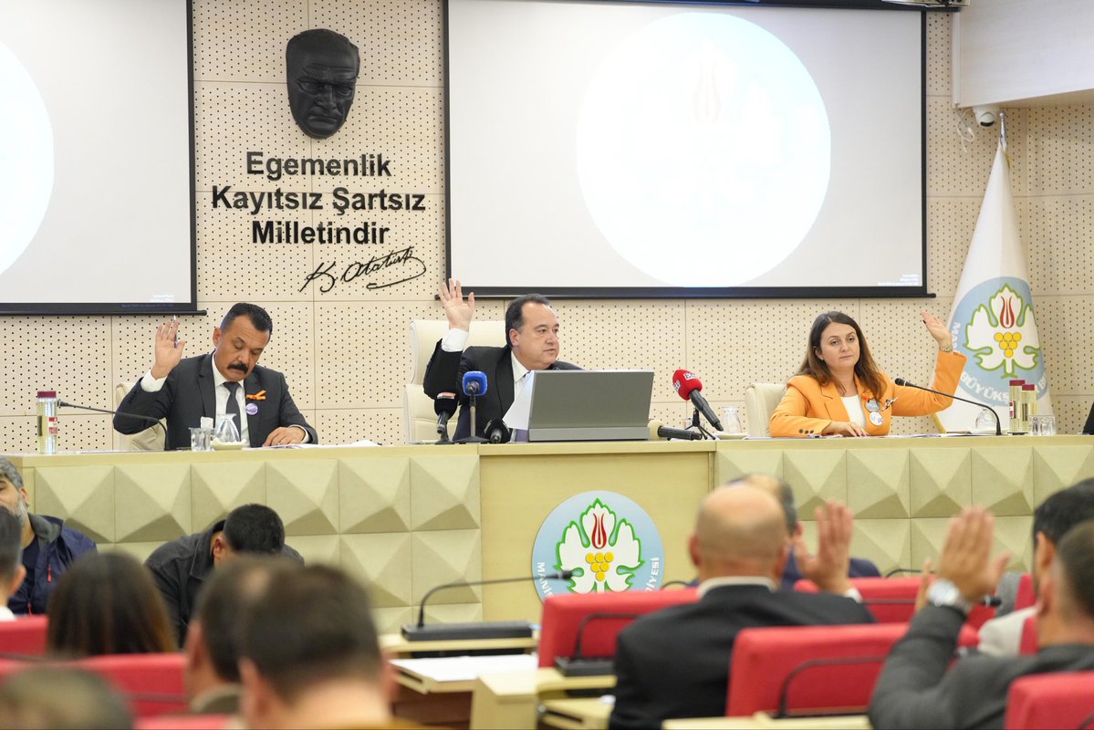 besimecz's tweet image. Manisa Büyükşehir Belediye Meclisimiz ve MASKİ Genel Kurulumuzun ikinci oturumlarını bugün tamamladık. Toplantımızda, Manisa’mıza değer katacak gündem maddelerini, kıymetli meclis üyesi arkadaşlarımızla birlikte görüşerek karara bağladık.

Ayrıca yatırımlarımızı öncelediğimiz…