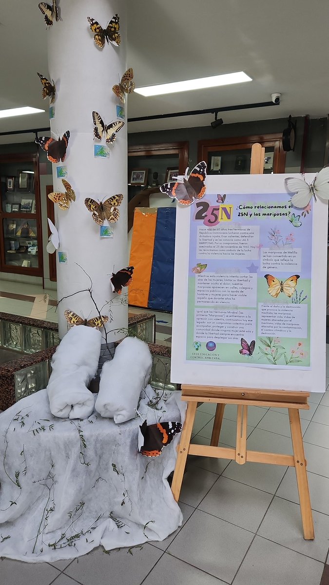 IESMF's tweet image. El alumnado del ciclo de Educación y Control Ambiental rinde homenaje a las víctimas de violencia de género mediante una exposición de mariposas autóctonas, símbolo del 25N. También se ha contado con la colaboración del ciclo de Mediación Comunicativa 🦋 #25N #iesmiguelfernandez
