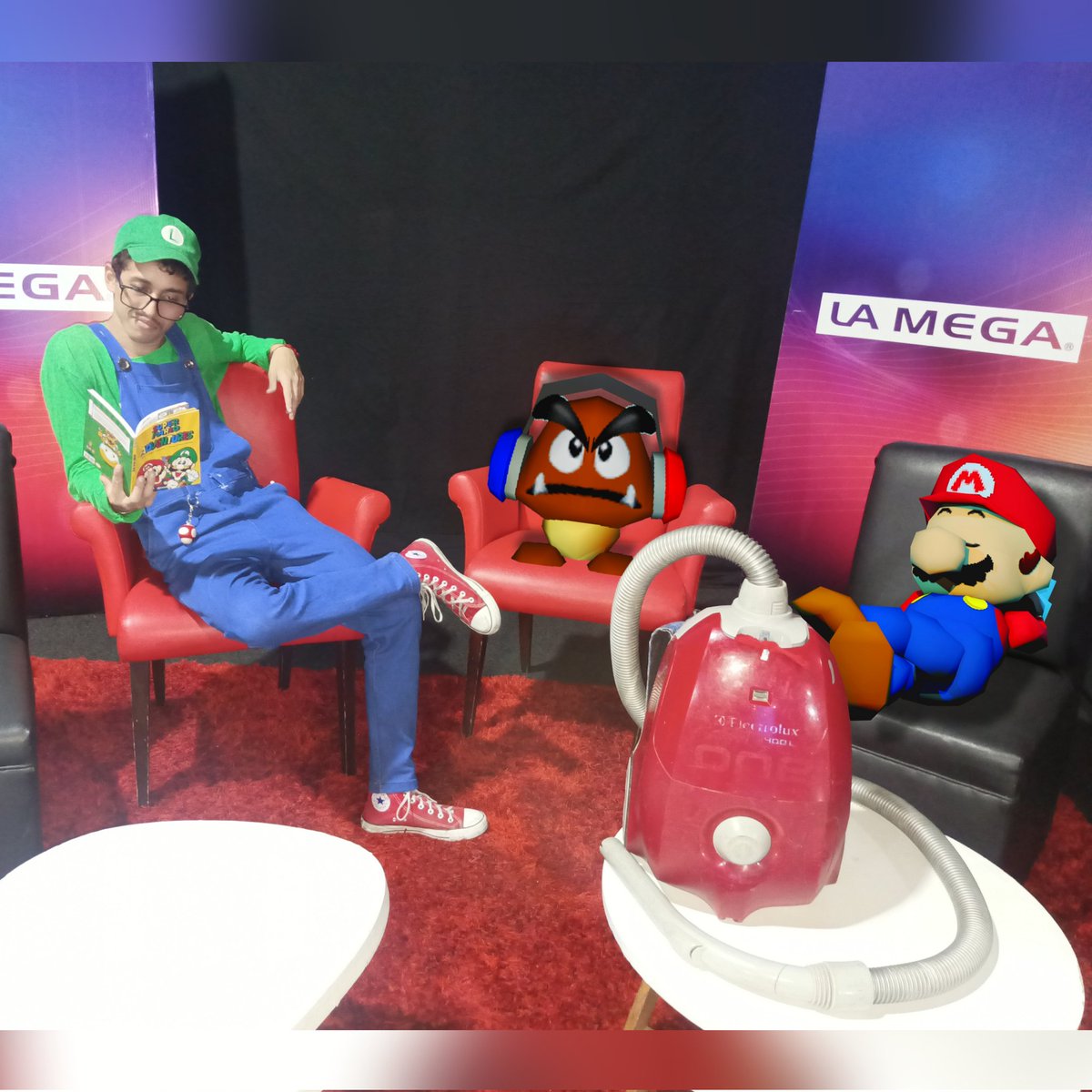 ALVComics's tweet photo. Abro hilo de Fotitos de un muy lindo Domingo en la @CaracasComicCon de este año, finalmente pude estrenar mi prototipo de Poltergust fue bastante emocionante 💚

#luigi #luigimansion #supermariobros #mario #newsupermariobros #nintendo #cosplay #cosplayer #cosplayphotography https://t.co/xRM6Gw8FcS