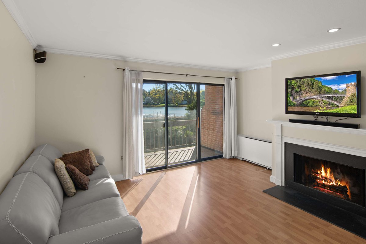 klarerur's tweet photo. 😍Rental just listed:  Waterfront condo in Palmer Point , Greenwich; 2 beds, 2 baths - $5600
Newly painted and updated, rent includes all utilities but electricity, 

Link to listing: https://t.co/6G0cjXqT7J

 Call 203.970.9633 #UrsTheSwissGuy
Website: https://t.co/SkaFgD5Lx2 https://t.co/60LycXhQXu