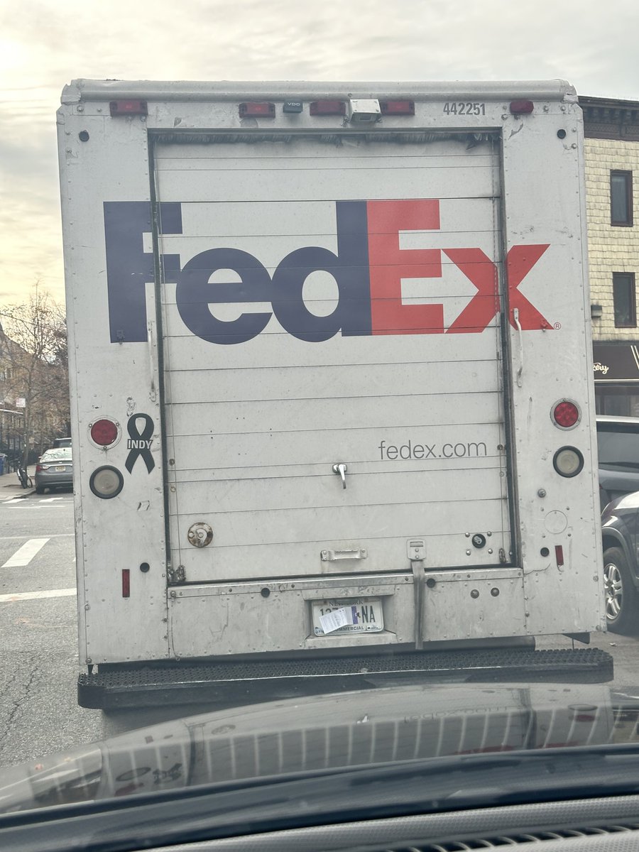 SF1Locksmith's tweet image. I’m asking @nysdmv @NYPDTransport @FedEx @FedExHelp to investigate this pattern and clearly remind drivers: plates must remain visible and unobstructed at all times.

I’m sharing this publicly because it’s a safety issue, not because I want to attack anyone personally.