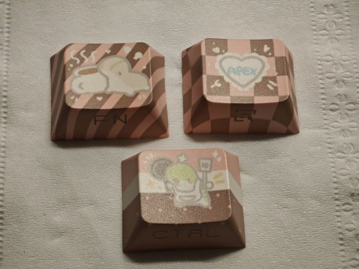 Clara557332's tweet photo. The previous two models were both PBT five-sided dye-sublimation keycaps. https://t.co/dyTmkaIJe8