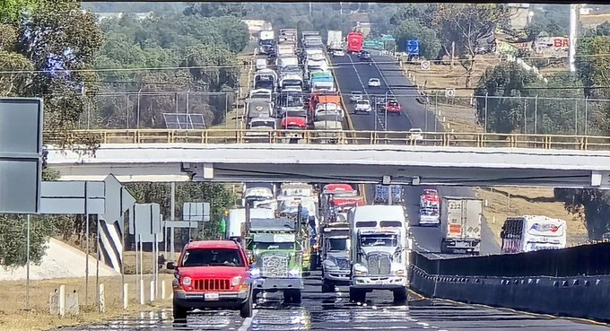 Le exploto el país a <a href="/Claudiashein/">Claudia Sheinbaum Pardo</a> en las manos, paros, bloqueos, protestas, hoy son los #transportistas y los #argicultores pronto todos los sectores se levantarán.
