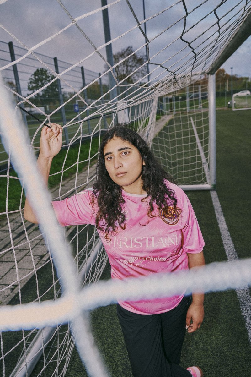 hummel x CSC go back-to-back! 🩷

The new third shirt stands for courage, unity, and is now available for everyone with Christiania in their heart.