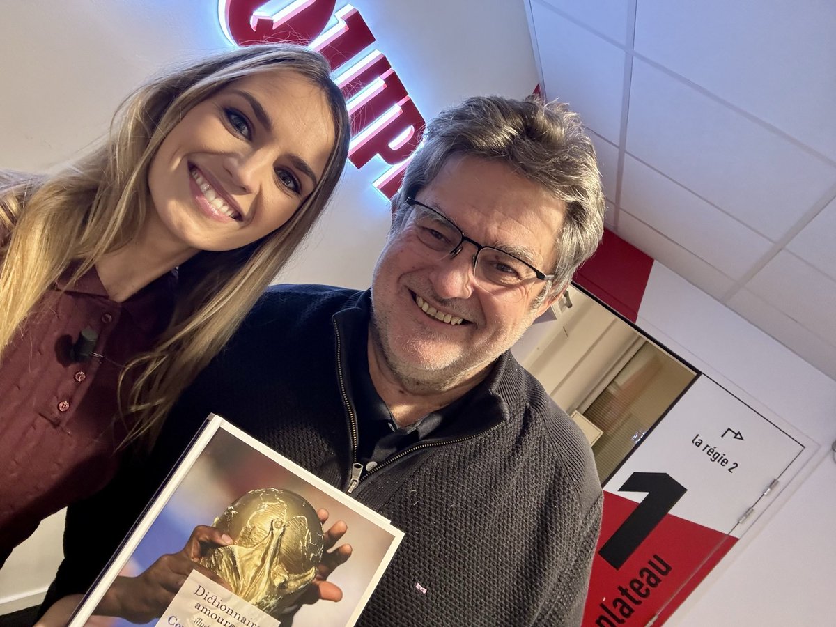 lequipedegreg's tweet image. 🎁 CADEAU DU JOUR 🎁

On vous fait gagner le livre de @vincentduluc "Dictionnaire amoureux illustré de la Coupe du monde" ! 

Pour participer : RT ce post et suivez le compte @lequipedegreg !

#EDG