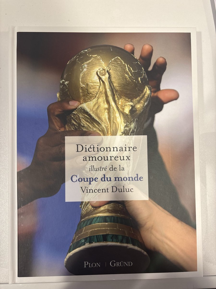 🎁 CADEAU DU JOUR 🎁

On vous fait gagner le livre de <a href="/vincentduluc/">vincent duluc</a> "Dictionnaire amoureux illustré de la Coupe du monde" ! 

Pour participer : RT ce post et suivez le compte <a href="/lequipedegreg/">L'ÉQUIPE de Greg</a> !

#EDG