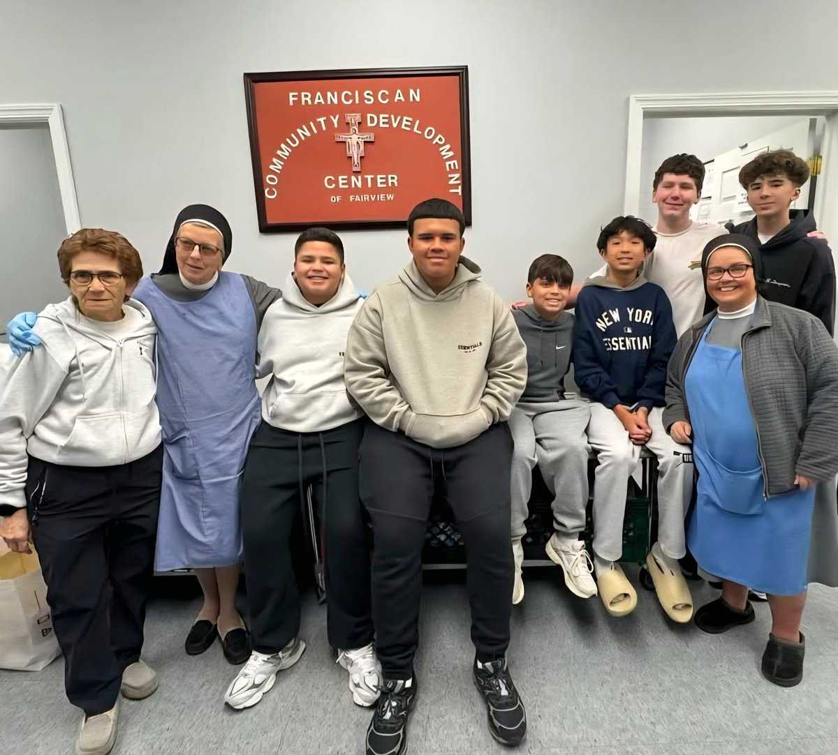 Franciscan82977's tweet image. Grateful to Englewood Cliffs schools for their food drive and to the boys who showed up to stock shelves and distribute Thanksgiving food to our neighbors. They made kindness contagious today.

#Thanksgiving #food #communityfirst #socialimpact #Christianity #FaithInAction…