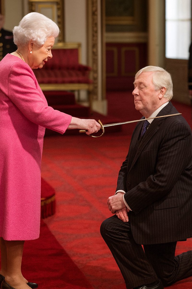 Richard Ptardio 在酒吧讨论加密货币交易