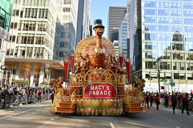 Luísa Sonza will be performing at the Macy’s Thanksgiving Day Parade on November 27th in New York City. She’s set to become the first Brazilian artist to ever perform at the event.