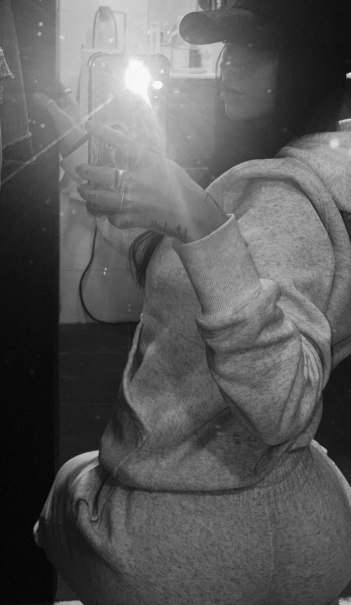 GitanicaMis's tweet image. No me acordaba de la contraseña de Twitter me lo acaban de  devolver , me habéis echado de menos vuestra ama gitana está para crear contenido daros órdenes y joderos la vida . Estáis preparados para humillaros #findom #losser #ama #paypig #sumisos