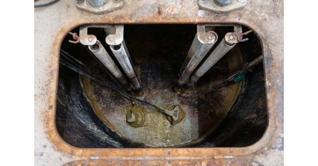 EmpoweringPumps's tweet image. Smarter Solids Handling in Food &amp;amp; Beverage

Traditional wet wells struggle with FOG, debris, and solids that lead to costly clogs and downtime. The OverWatch® Direct In-Line Pump System with the patented DIPCUT® impeller offers a cleaner, more reliable solution for challenging…