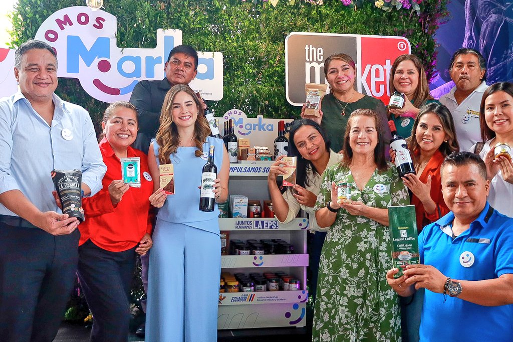 📍 #Guayaquil | La directora general <a href="/Ariannaburgosca/">Arianna Burgos</a> lideró hoy el lanzamiento oficial de la #PerchaEPS en The Market EC – Local Vía a la Costa, un nuevo espacio de exhibición creado para dar visibilidad y posicionar productos de los actores de la #EPS. 👏🇪🇨

#SomosMarka