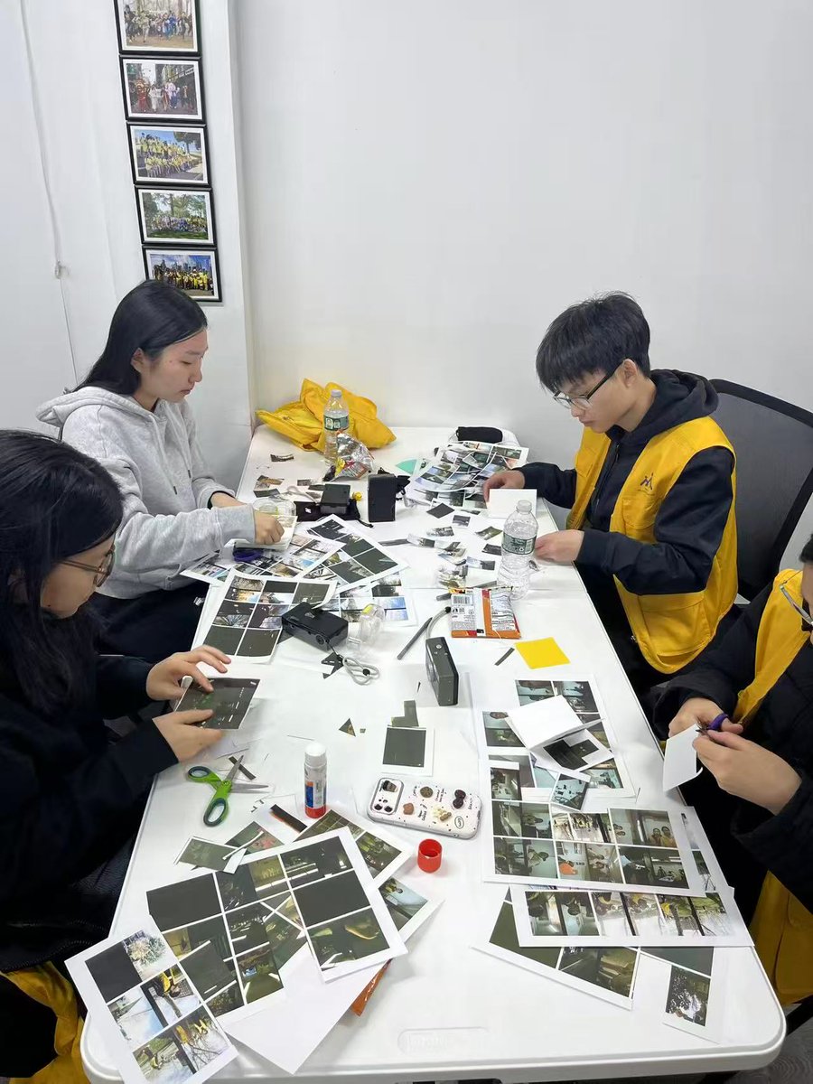 pcra_nyc's tweet image. 📷🏡 Led by Cal Hsiao, this 10-week program is helping students explore their community through the art of photography. Each week, they&apos;re building technical skills, training their eye, and discovering new stories hidden in everyday places.

#pcranyc #nonprofit