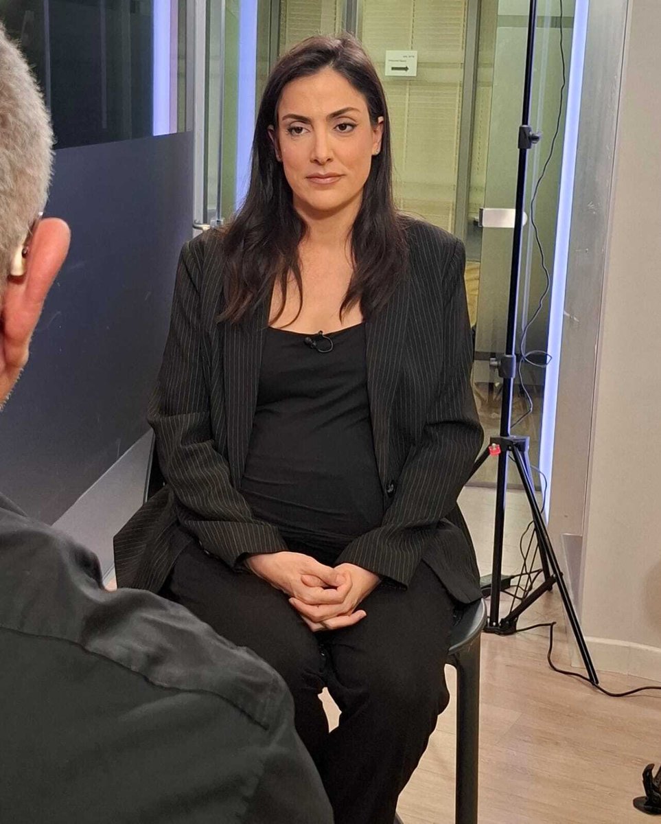 "כל החרדים רואים בנו כספומט": מי השחקן הפוליטי החדש שמגיע למפגש קצוות וחושב שצריך לסגת מיו"ש לטובת מדינה פלסטינית?

השבוע בקבינט שישי, 19:53, ערוץ 15 בשלט <a href="/NavehDromi/">Naveh Dromi</a>