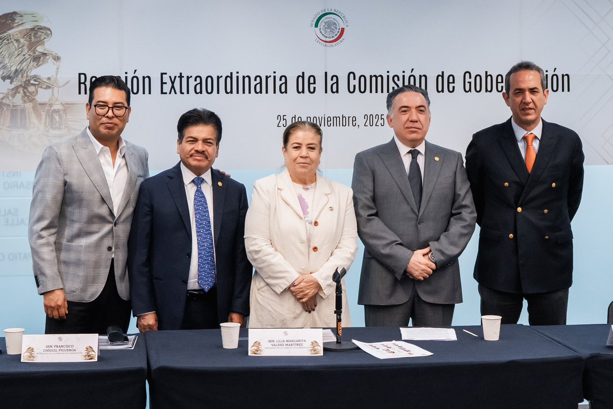 Iniciamos nuestra jornada de hoy en el <a href="/senadomexicano/">Senado de México</a>, con reunión de la Comisión de Gobernación, en la cual aprobamos el dictamen por el cual se propone la inscripción en letras doradas en el muro de honor del salón de sesiones del Senado de la República, la leyenda: "

“A la
