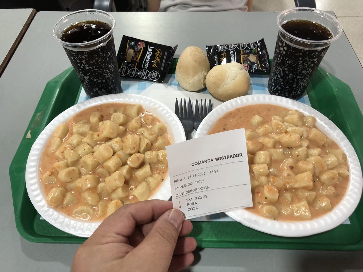 MartinARG_OK's tweet image. Probando el #P2P de @p2pmeargentina para pago con QR. 

En menos de un minuto y con total privacidad pague terribles ñoquis con salsa rosa para almorzar con el peke a la salida del cole. 

4% de cashback en btc y ademas hasta mañana te devuelven 10 USDC extras… 🙌🏻

Un lujo. 👌🏻