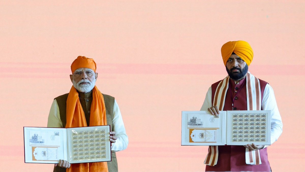 narendramodi's tweet image. ਸਿੱਖਾਂ ਦੇ ਨੌਵੇਂ ਗੁਰੂ ਸ੍ਰੀ ਤੇਗ਼ ਬਹਾਦਰ ਜੀ ਦੇ 350ਵੇਂ ਸ਼ਹੀਦੀ ਦਿਹਾੜੇ &apos;ਤੇ ਉਨ੍ਹਾਂ ਦੇ ਸਨਮਾਨ ਵਿੱਚ ਇੱਕ ਵਿਸ਼ੇਸ਼ ਸਿੱਕਾ ਅਤੇ ਯਾਦਗਾਰੀ ਡਾਕ ਟਿਕਟ ਜਾਰੀ ਕਰਕੇ ਬਹੁਤ ਮਾਣ ਮਹਿਸੂਸ ਕਰ ਰਿਹਾ ਹਾਂ।