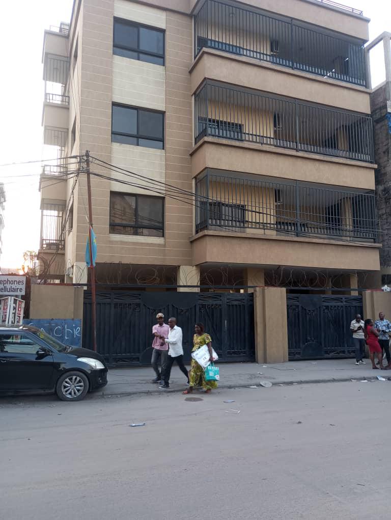DiurPhil's tweet photo. #Immo #Maison #Parcelle
🌟🌟🌟Vente d'un Immeuble dans la commune de kintambo
☎️+243 993961656
💥Réf: Komoriko sur macadam
💥Composition:
👉3 Apparemments de location
🌟PRIX: 700.000$ à discuter
💥REVENU MENSUEL: 4.500$
NB: Offre bien maîtriser https://t.co/fcnRTYzQSZ
