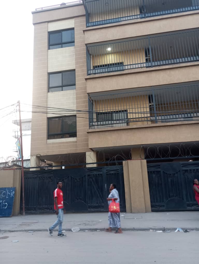 DiurPhil's tweet photo. #Immo #Maison #Parcelle
🌟🌟🌟Vente d'un Immeuble dans la commune de kintambo
☎️+243 993961656
💥Réf: Komoriko sur macadam
💥Composition:
👉3 Apparemments de location
🌟PRIX: 700.000$ à discuter
💥REVENU MENSUEL: 4.500$
NB: Offre bien maîtriser https://t.co/fcnRTYzQSZ