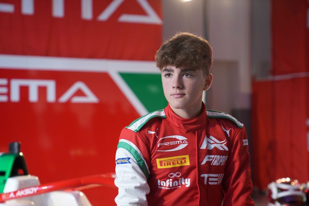 🇹🇷 Michael Schumacher’in ve Ferrari’nin eski yarış mühendisi Luca Baldisseri, F4'te yarışacak temsilcimiz Alp Aksoy hakkında:

🗣️ ''Alp ilk kez Paul Ricard pistine çıktığı anda çok hızlı başlamıştı. Yeteneği var ve hızlı bir pilot, bunlar önemli şeyler. Özellikle bu yaşta gelişim