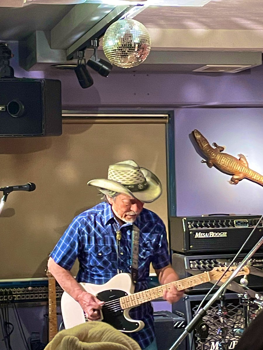 先日の日本のBLUES ROCKシーンの先駆者、竹田和夫JAPAN TOUR 2025 Flash Kaz&amp;The Comets 
今までの歴史が詰まった唯一無二の素晴らしいサウンドと名曲が盛りだくさんのライブに感激。
開店当初から変わらずごの出演、お客様のお越しに
改めて感謝いっぱいです。
ありがとうございました。