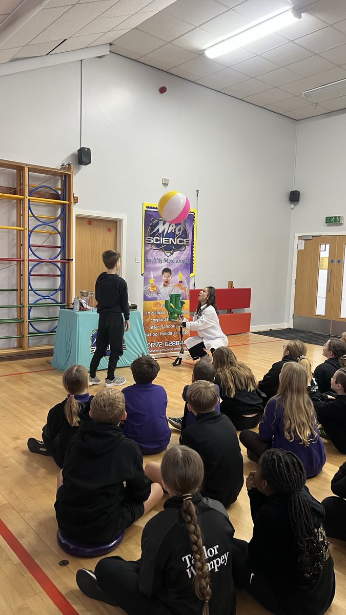 CastlefordParkJ's tweet image. 🚀🔬 Our Mad Science Assembly just proved that SPORT 🏀 and SCIENCE 🧪 are the ultimate power duo! From reaction-time tests to energy experiments, students discovered the STEM behind every move. 💡🔥
#MadScience #STEMInSports #FutureScientists #ActiveMinds #ScienceIsFun