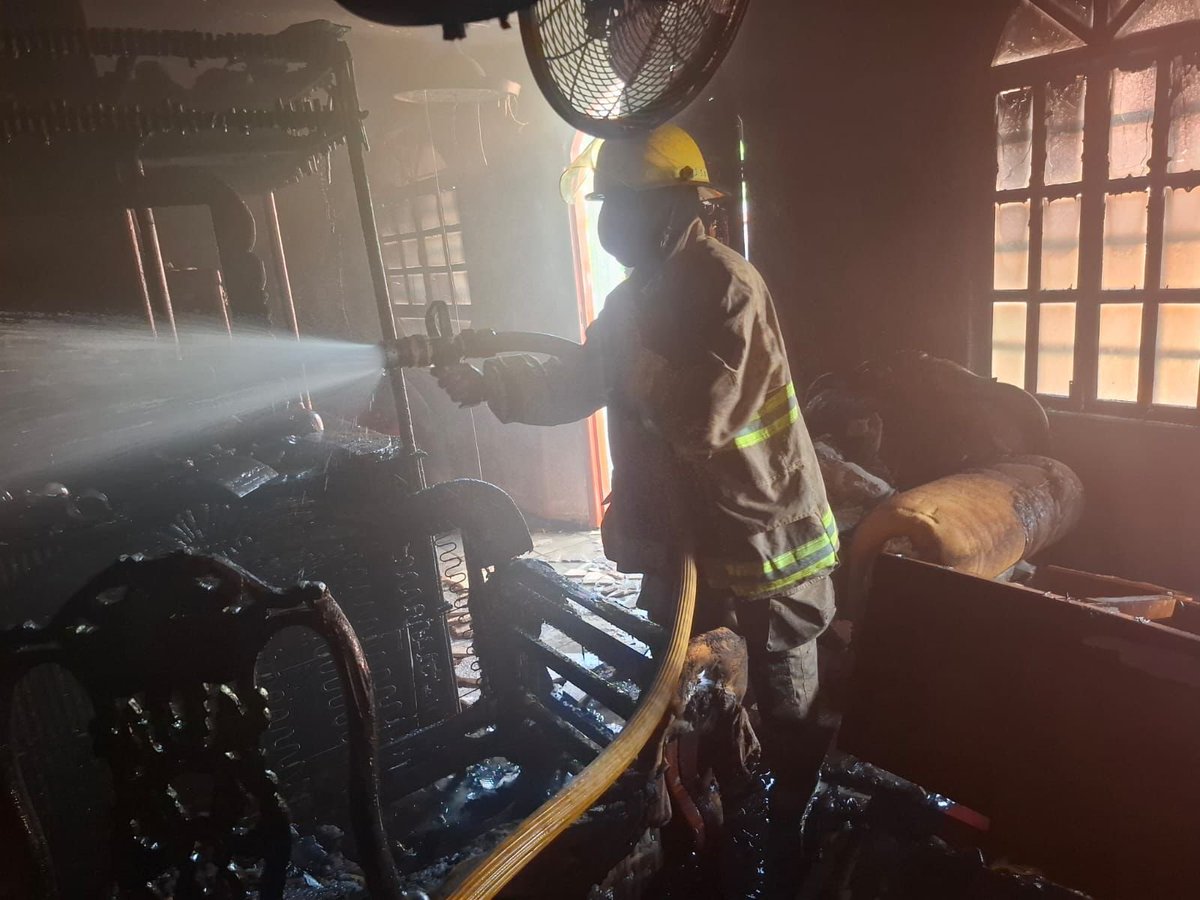 ReporteTab's tweet image. Arde casa en la colonia Atasta de #Villahermosa 🔥 Bomberos de Protección Civil atienden incendio en una casa habitación y ya lograron controlarlo sin que se reporten personas lesionadas.

#RT #Tabasco