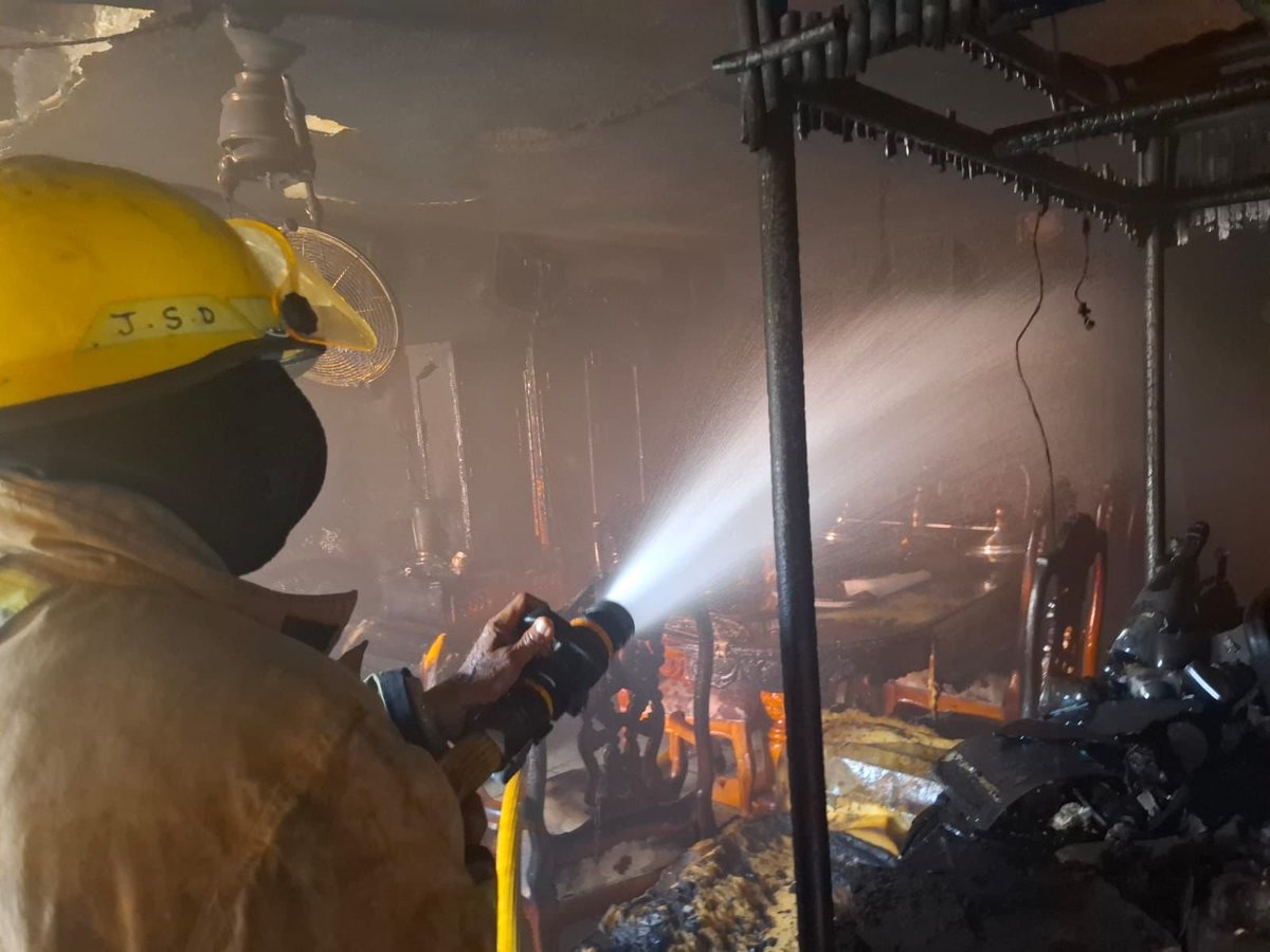 ReporteTab's tweet image. Arde casa en la colonia Atasta de #Villahermosa 🔥 Bomberos de Protección Civil atienden incendio en una casa habitación y ya lograron controlarlo sin que se reporten personas lesionadas.

#RT #Tabasco