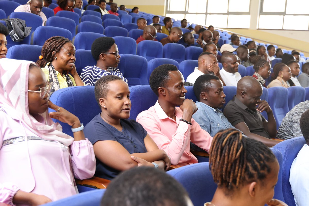 EacRceVihscm's tweet image. Happy Induction Week to our new students joining the
@EacRceVihscm! Yesterday, we welcomed 148 students from all #EAC @jumuiya Partner States to a one-week induction programme at the @Uni_Rwanda Gikondo Campus, as they prepare to begin their face-to-face classes:  
•  Master’s…
