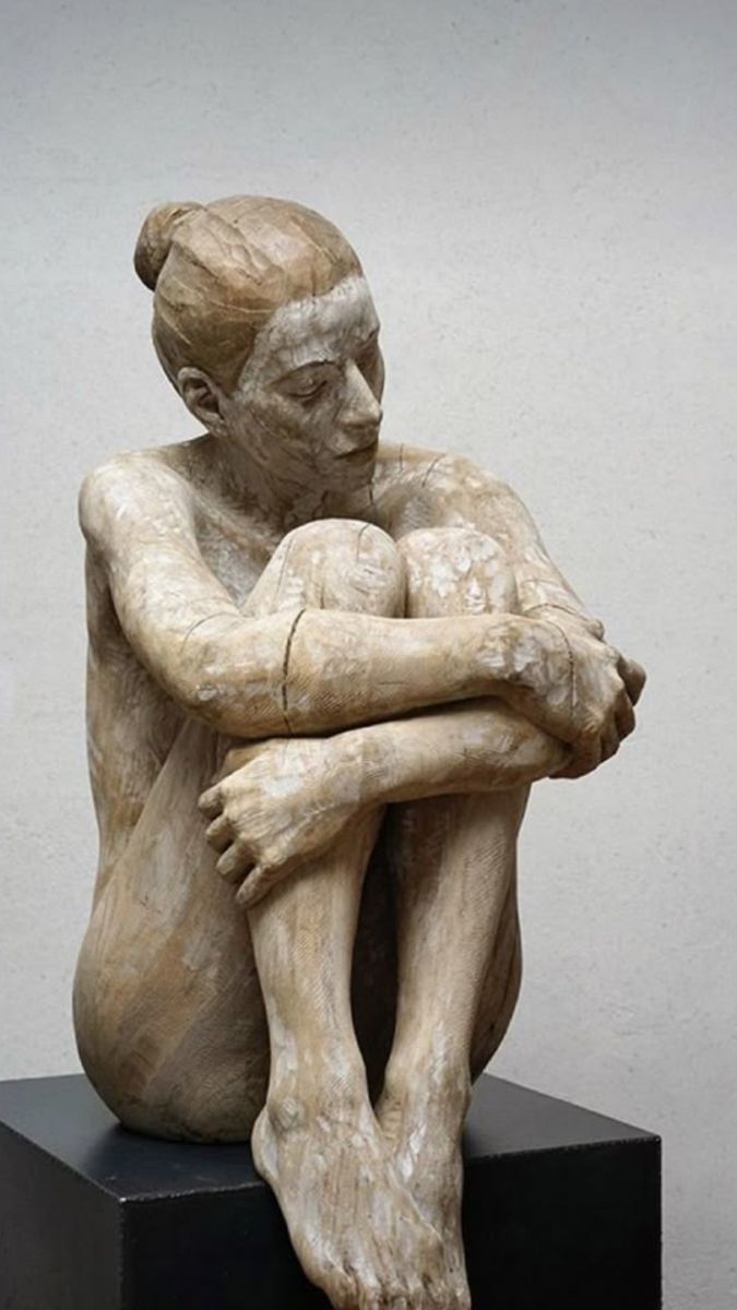 J'ai le sentiment de ne pas vivre vraiment, mais seulement exister. Je porte en moi une sorte de nostalgie que je n'arrive pas à décrire, la nostalgie de quelque chose qui semble perdu. J'ai l'impression de m'être arrêtée quelque part, d'avoir une part de moi inachevée. S K