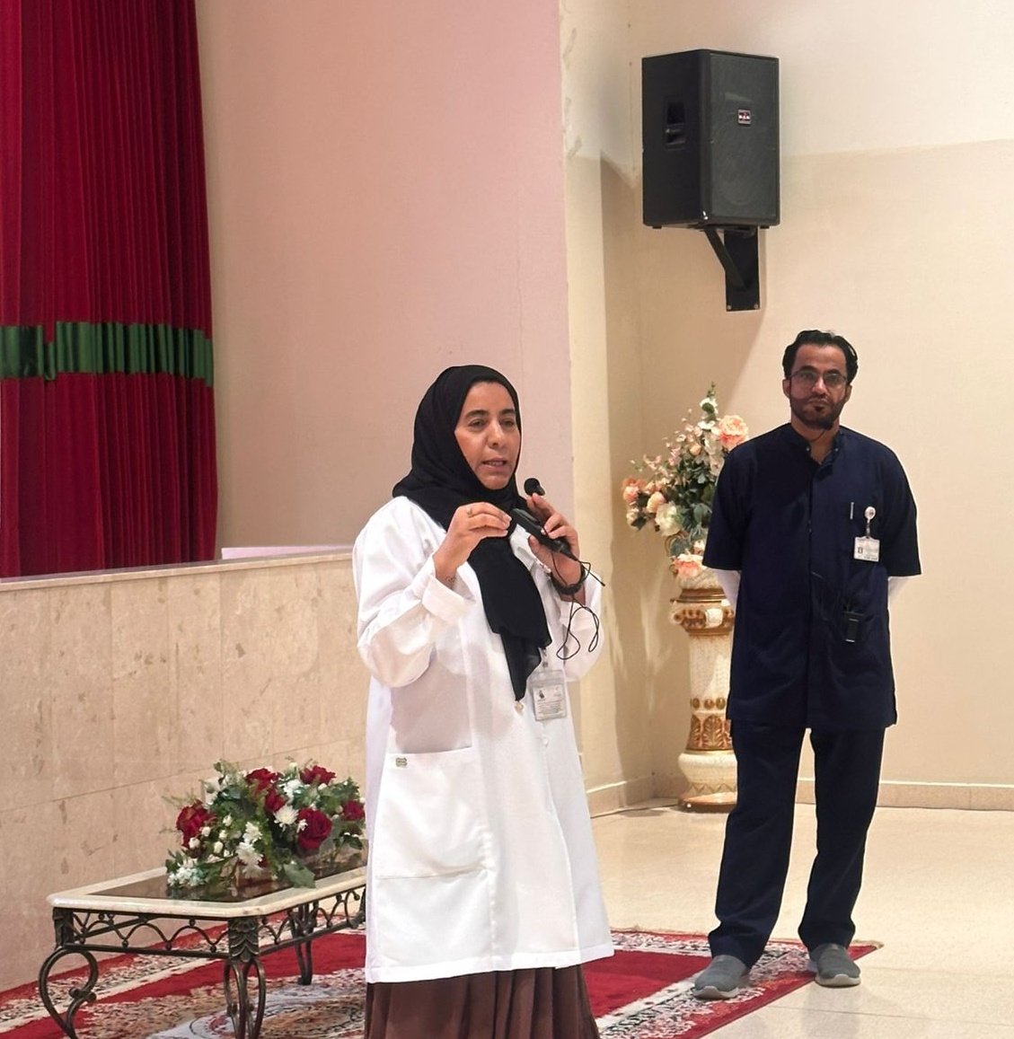 dghs_dhahirah's tweet photo. نظّم #مستشفى_عبري، ممثلاً بقسم التطوير المهني والتوجيه الوظيفي، محاضرة توعوية بعنوان "التمكين الشخصي (الكوتشنج)"، قدّمها الكوتش عبدالله المزاحمي (كوتش ممارس معتمد من الاتحاد الدولي للكوتشنج وعضو الفريق المركزي للتمكين الشخصي بوزارة الصحة.) 

تأتي هذه المبادرة في إطار توجيهات وزارتي الصحة والعمل، الهادفة إلى ترسيخ ثقافة التمكين الشخصي بين الموظفين، بما يسهم في تحسين بيئة العمل، وتعزيز النمو المهني والشخصي، ورفع مستوى الإنتاجية والالتزام.

#مستشفى_عبري
#صحة_رائدة_مستدامة_للجميع