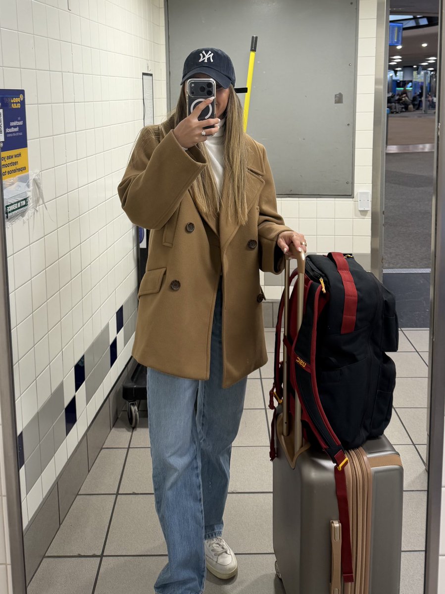 Halstonvalencia's tweet image. I just had one of the worst border experiences of my life, and it proved exactly why Bitcoin matters.

I’m an American visiting Canada for 8 weeks. Freelance marketer. A laptop, a suitcase, nothing unusual right? 

But the moment the customs agents pulled up my social media and…