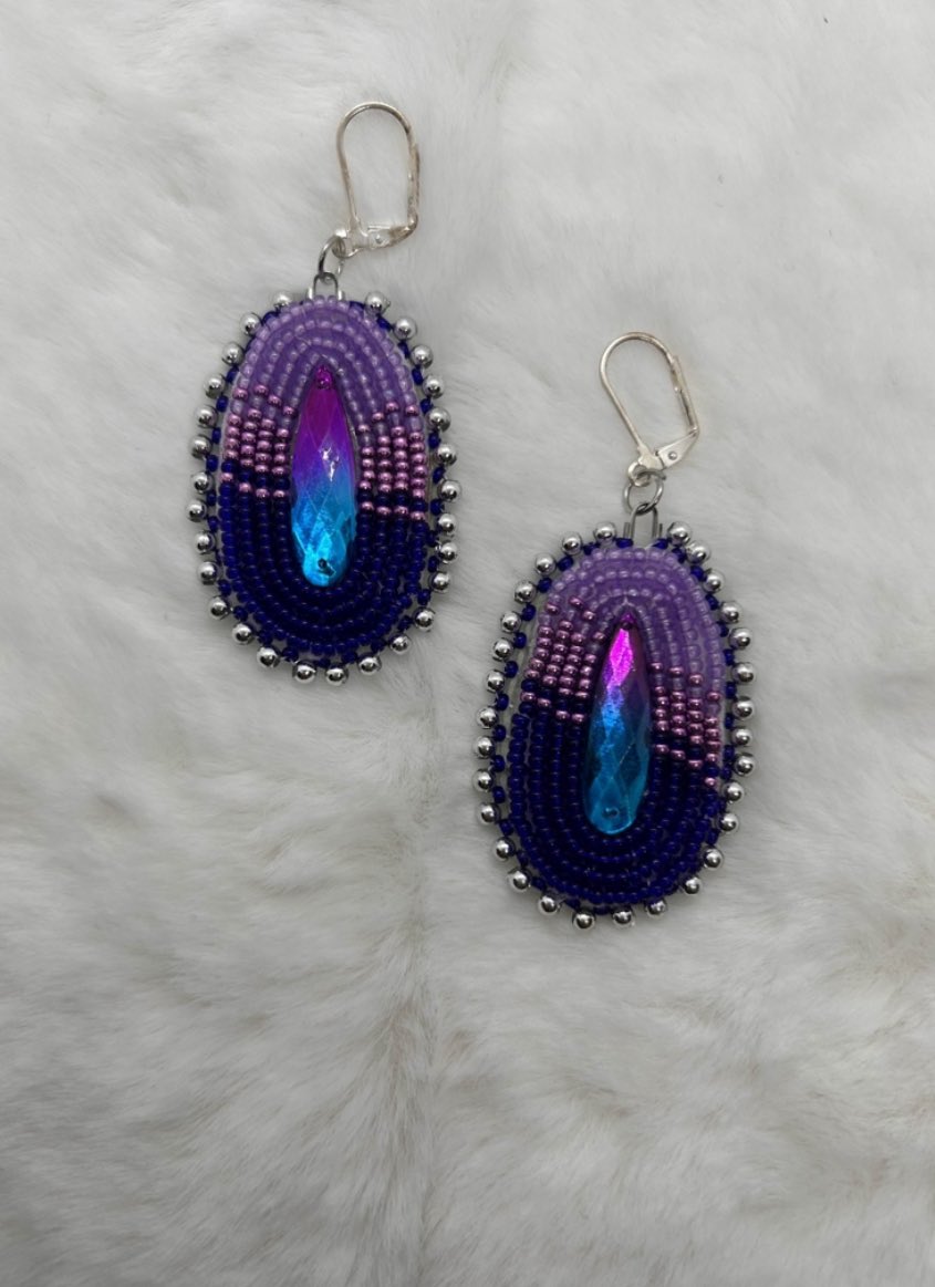 quinnisreading's tweet image. guys look at how GORGEOUS their art is 😍😍 if you’re looking for a unique beautiful gift for someone this holiday season, peach has GOT YOU!!