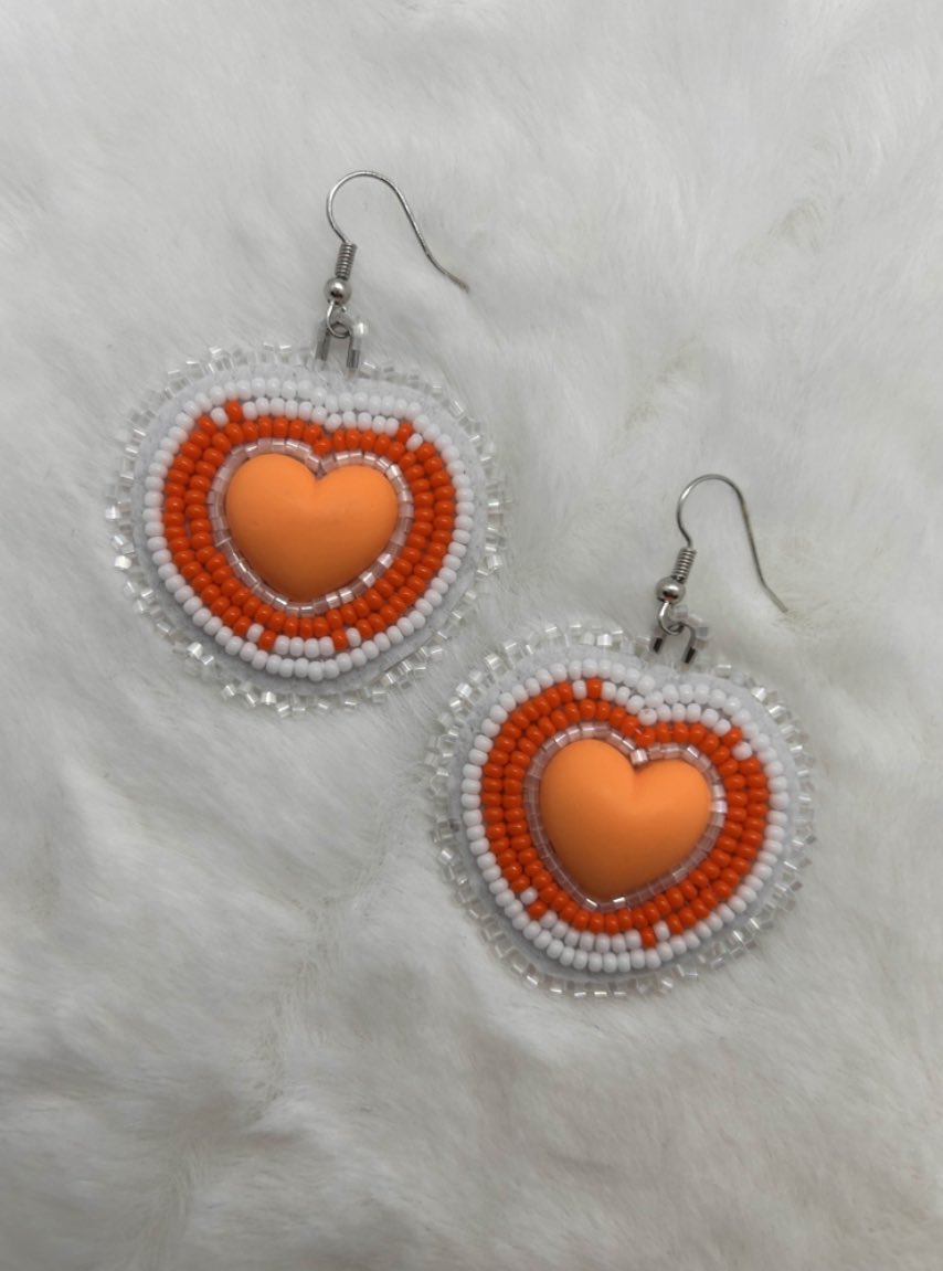 quinnisreading's tweet image. guys look at how GORGEOUS their art is 😍😍 if you’re looking for a unique beautiful gift for someone this holiday season, peach has GOT YOU!!