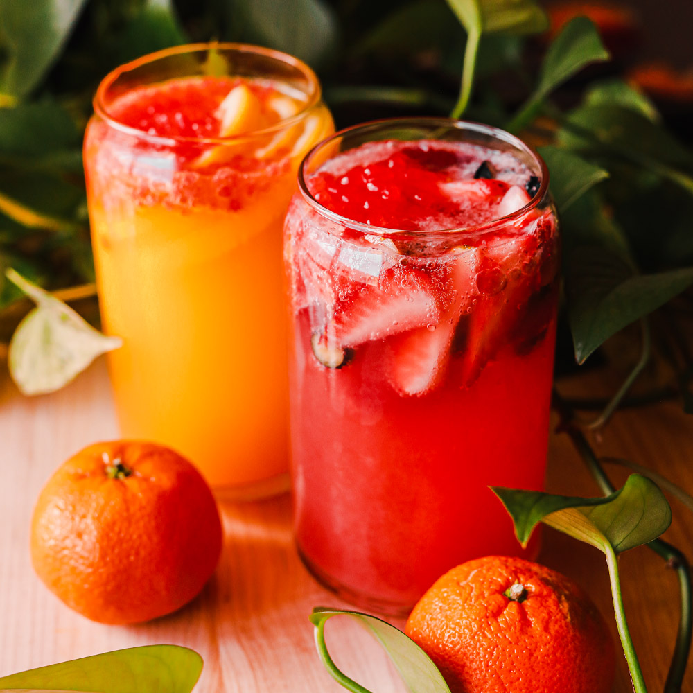 spherificator's tweet image. These vibrant juices just got an upgrade with juicy strawberry pearls bursting through every sip 🍓🍹 #StrawberryJuice #CitrusCooler #Spherificator #TheSpherificator #Spherification #MolecularGastronomy #SummerDrinks #FlavorPearls #DrinkInnovation