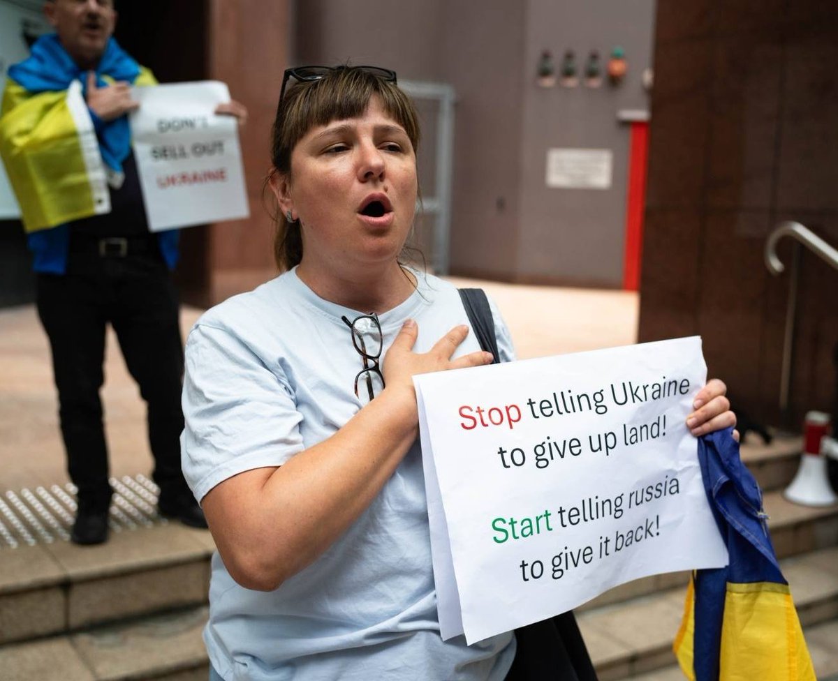 OlenaHalushka's tweet image. People in cities across the world are protesting against attempts to coerce Ukraine into capitulation.

How did we even end up here — seriously discussing that Ukraine should give away its own land which terrorist state russia tried hard but has failed to conquer for 11 years?