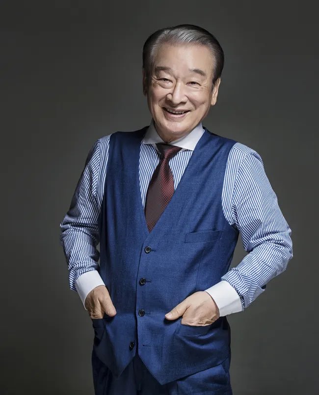 100세까지 오랫동안 우리곁에 계셨으면 했지만 같은 연예인으로서 참 마음이 아픕니다.ㅠㅠ

늘 고 이순재 선생님을 그리울 것 입니다.ㅠㅠ

학창시절때 고 이순재 선생님의 작품을 보고 많이 웃곤 했습니다.

이제 그 모습을 못 본다고 생각하니 마음이 많이 아픕니다.ㅠㅠ