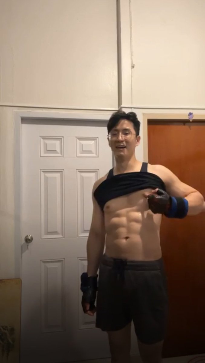 randomsimp707's tweet photo. P'Thames was working out very hard the other night. Thanks for the meal, ご馳走様でした 🤭❤️ I can go to work happy now www  @thames_malerose https://t.co/eZD8wHUNG6