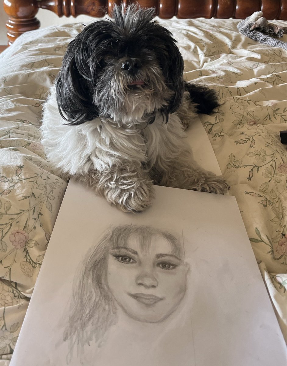 Yo intentando dibujar, pero la chiquita dijo: lo siento, ya no mi ciela. 
LQALB x/tteritos 💋💋💋💋💋💋 en sus cachetitos.