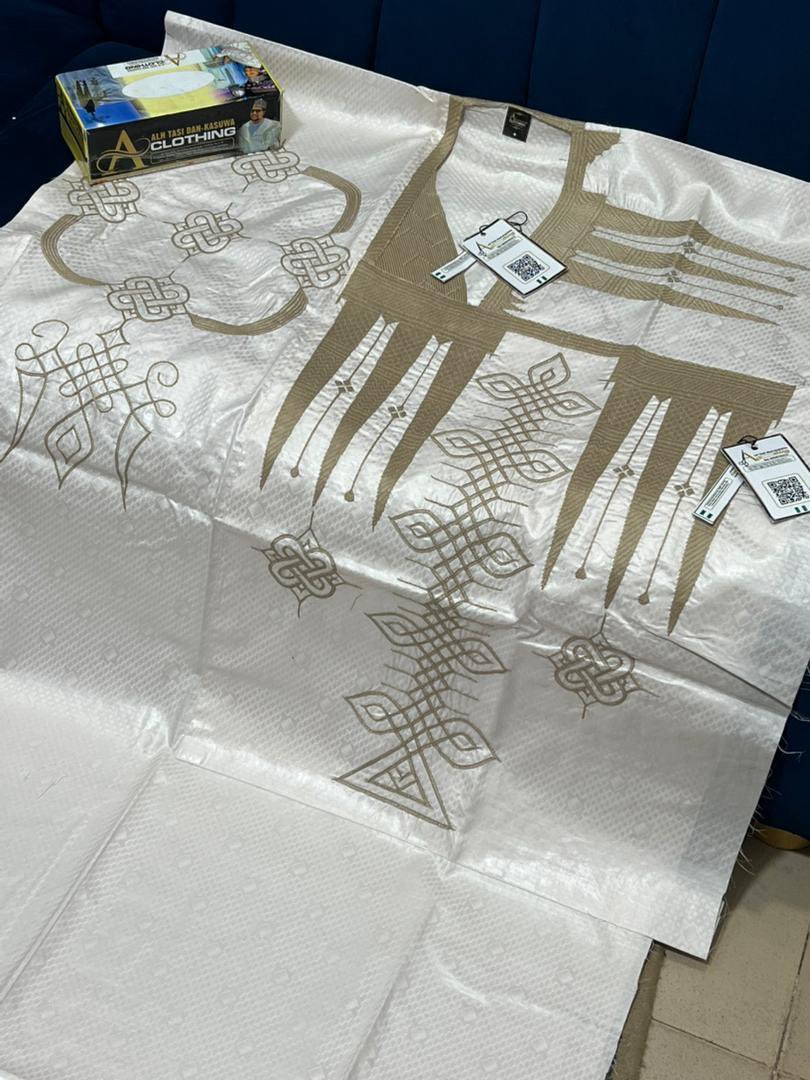 abson_g's tweet image. Readymade Babban-Riga  (Aska Design)
 
Available ✨ 

Price: 85k 

Dm/☎️: 07060727453

📍 Zaria, Nigeria

Nationwide/ Worldwide Delivery 🌎📦 

Please repost