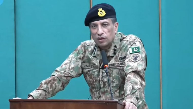 DaleelDigital's tweet image. ایک سیاسی جماعت کے سوشل میڈیا اکائونٹس بیرون ممالک سے آپریٹ ہو رہے ہیں، یہ سوشل میڈیا اکائونٹس ریاست مخالف مہم چلا رہے ہیں، ڈی جی آئی ایس پی آر
#DGISPR #daleeldigital