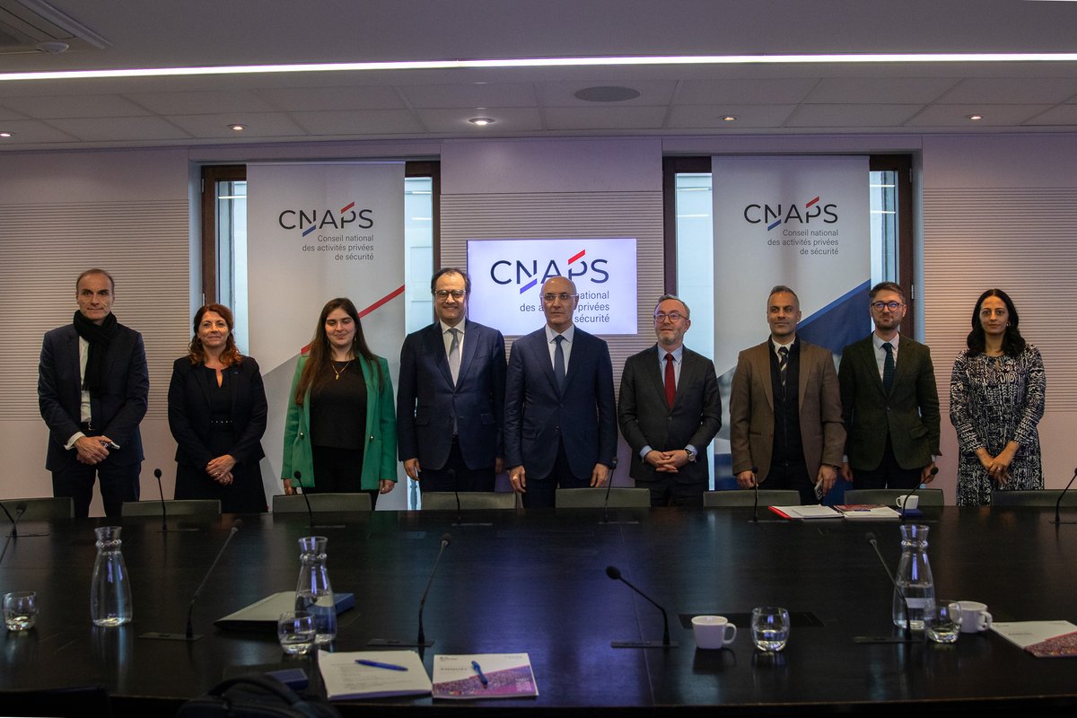CNAPS_Interieur's tweet image. 🌍Visite du ministre de l’Intérieur du Liban au CNAPS 🇫🇷🤝🇱🇧
Ce 21 novembre, le CNAPS a accueilli le ministre 🇱🇧 Ahmad Al-Hajjar dans le cadre de son déplacement officiel en 🇫🇷. Un échange autour du modèle français de régulation de la #sécuritéprivée.
➡️cnaps.interieur.gouv.fr/Actualites/Vis…
