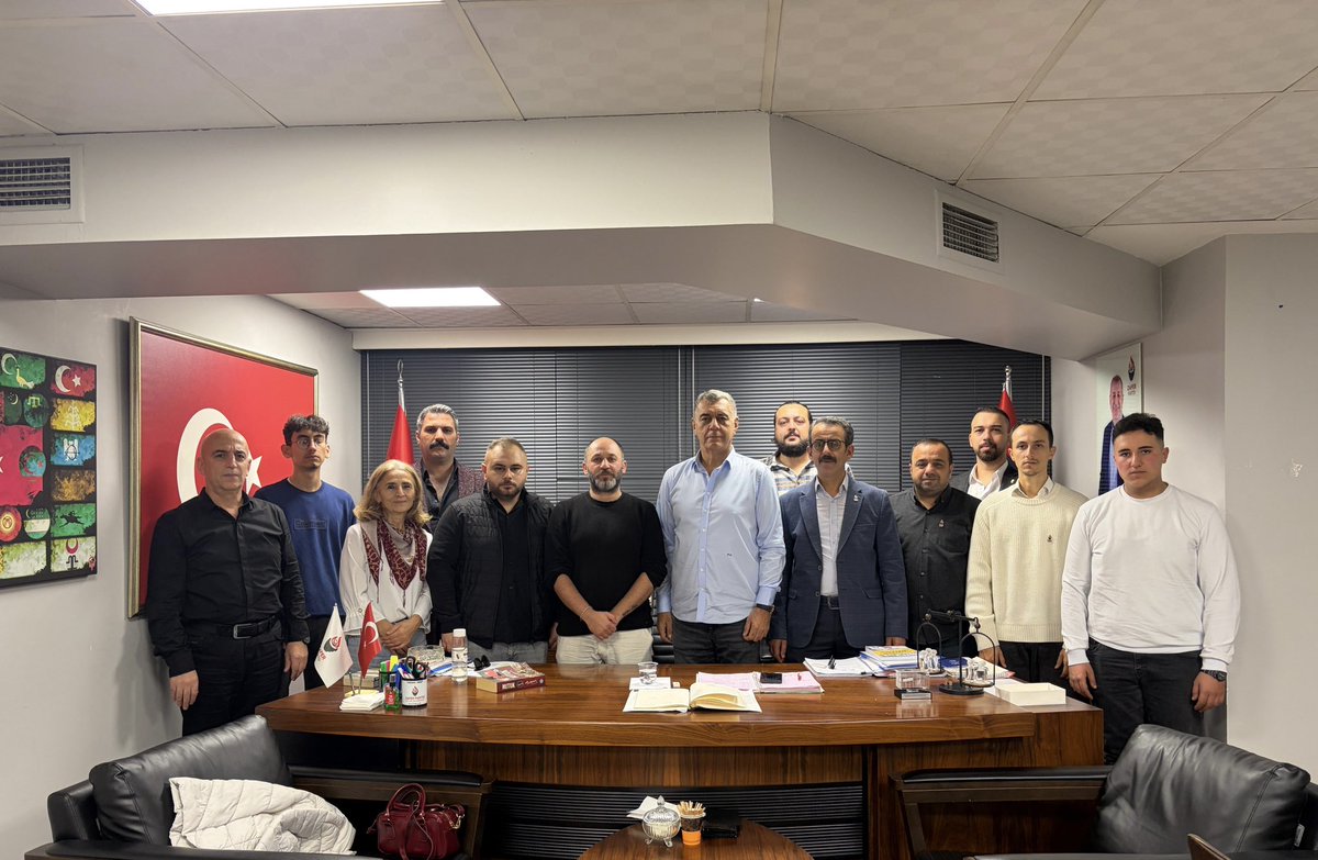 Kağıthane İlçe Başkanımız Sayın Yakup Adıgüzel ve kıymetli yönetimi, Kağıthane İlçe Kongremizin ardından İl Başkanlığımızı ziyaret ettiler.
Nazik ziyaretleri için teşekkür eder, başarılar dileriz.

<a href="/umitozdag/">Ümit Özdağ</a> <a href="/zaferpartisi/">Zafer Partisi</a> <a href="/HakanAksit34/">Hakan Akşit</a> <a href="/MTengriyiK/">Yakup ADIGÜZEL</a> <a href="/zaferkagithane/">Zafer Partisi Kağıthane</a>