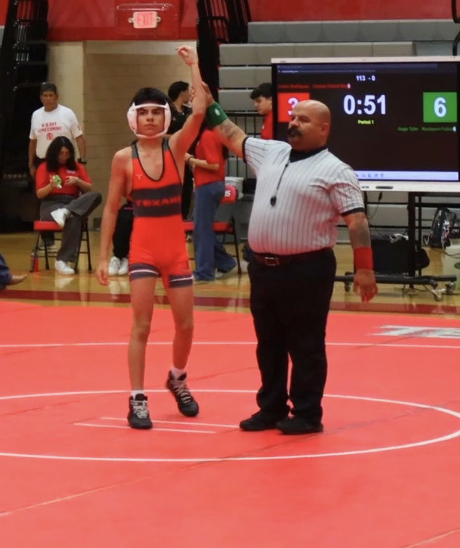 wbrayhs's tweet image. 📢TEXAN Wrestling came out VICTORIOUS at the CLASH of the COAST!
Way to go, TEXANS!🤼‍♀️