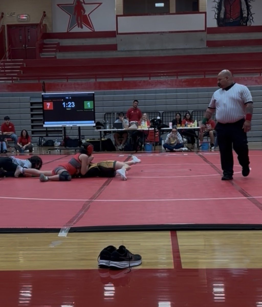 wbrayhs's tweet image. 📢TEXAN Wrestling came out VICTORIOUS at the CLASH of the COAST!
Way to go, TEXANS!🤼‍♀️