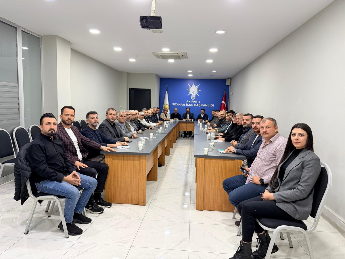 Haftalık Olağan İlçe Yönetim Kurulu Toplantımızı İlçe Koordinatörümüz Sn. Ferhat Yüksekyayla’nın katılımıyla gerçekleştirdik. 
Bu kutlu yürüyüşte kararlılığımızdan taviz vermeden, hep birlikte aynı hedefe yürüyoruz.
#Seyhan
